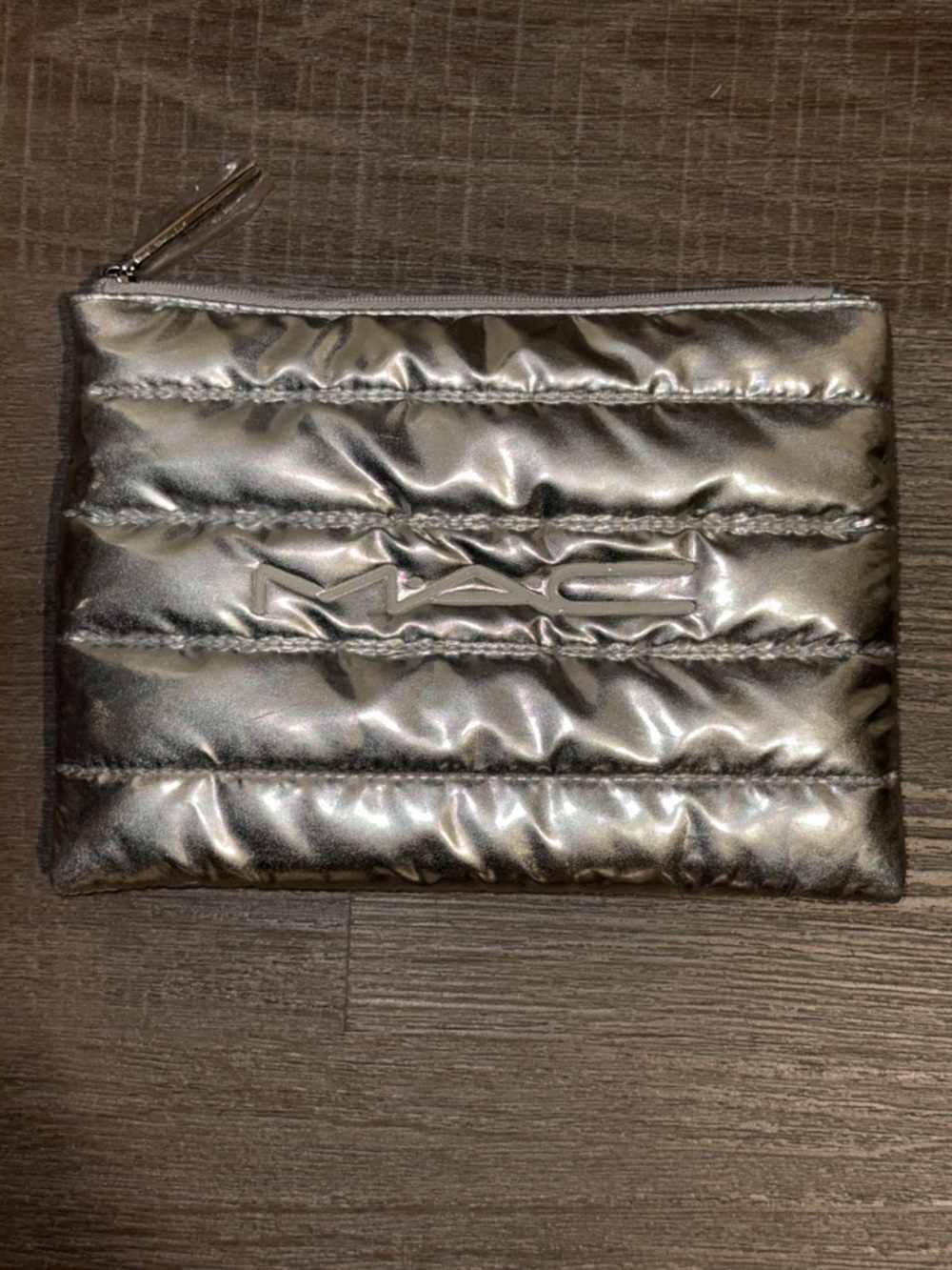 MAC Cosmetics Metallic Silver Quilted Makeup Pouch New - Picture 2 of 7
